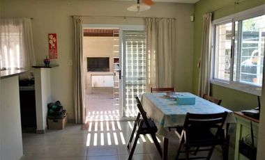 Casa impecable en Roldan, moderna , apta credito