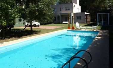 Casa impecable en Roldan, moderna , apta credito