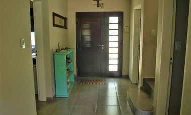 Casa impecable en Roldan, moderna , apta credito