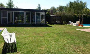 Casa impecable en Roldan, moderna , apta credito