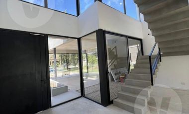 Casa en venta - Barrio El Principado, Canning