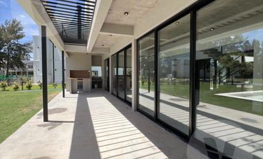 Casa en venta - Barrio El Principado, Canning