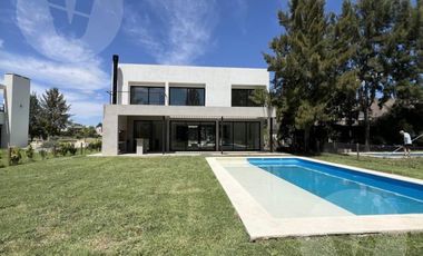 Casa en venta - Barrio El Principado, Canning