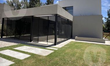 Casa en venta - Barrio El Principado, Canning