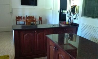 Chalet de 5 ambientes en alquiler temporal, en Martínez.