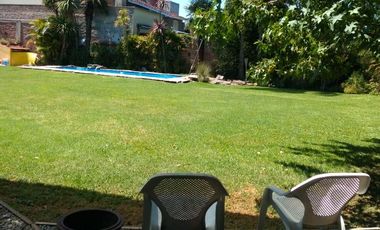 Chalet de 5 ambientes en alquiler temporal, en Martínez.