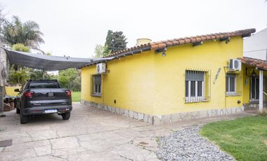 Chalet de 5 ambientes en alquiler temporal, en Martínez.