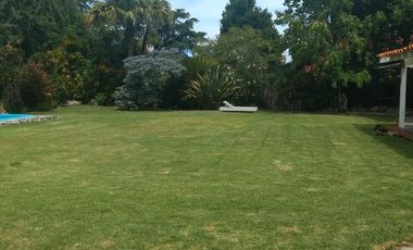 Chalet de 5 ambientes en alquiler temporal, en Martínez.