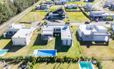 Casa en venta con renta - Barrio Santa Ines, Canning