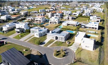 Casa en venta con renta - Barrio Santa Ines, Canning