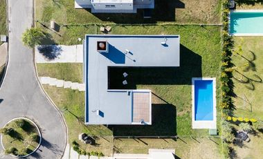 Casa en venta con renta - Barrio Santa Ines, Canning