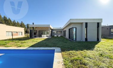 Casa en venta con renta - Barrio Santa Ines, Canning