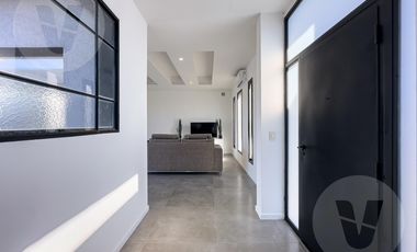 Casa en venta con renta - Barrio Santa Ines, Canning