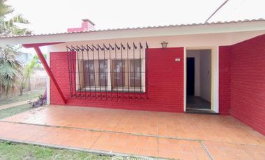 VENTA | PERMUTA - Casa de 3 dormitorios con cochera y patio. Monje, San Jerónimo, Santa Fe.