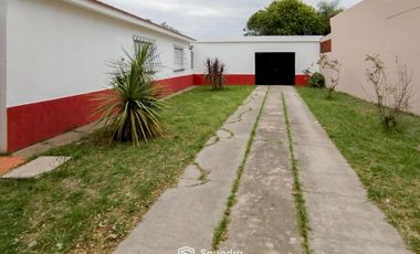VENTA | PERMUTA - Casa de 3 dormitorios con cochera y patio. Monje, San Jerónimo, Santa Fe.