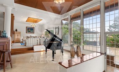 A C G Internacional Presenta  