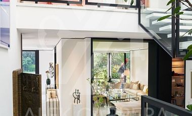 ACG International Presenta: 