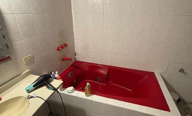 Local y oficinas en excelente zona. Martínez.