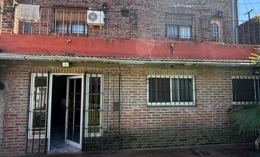 Local y oficinas en excelente zona. Martínez.