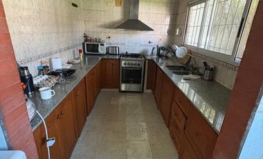 Local y oficinas en excelente zona. Martínez.