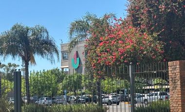 Local y oficinas en excelente zona. Martínez.