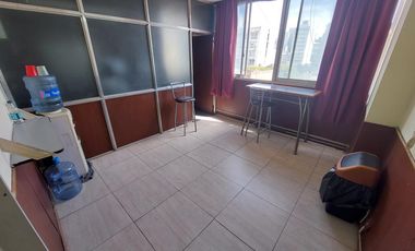 Oficina en venta en la Galeria del Paseo con dos cocheras y baulera