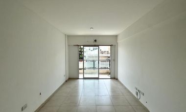 Depto 2amb c/ balcon cerca avenida