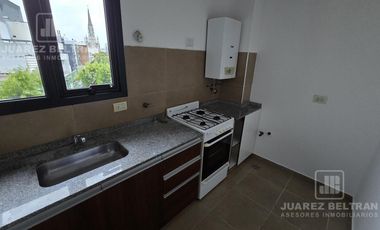 Depto en ALQUILER - 1 dormitorio y 2 balcones al frente