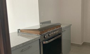 Renta Bosque real , 3 recamaras , cuarto de servicio , terraza , bodega