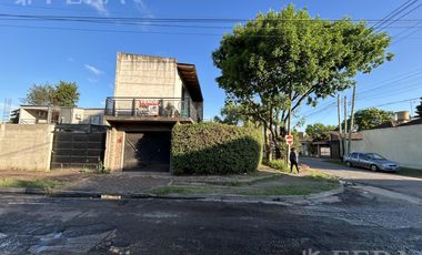 Venta de casa 4 ambientes con cochera en Berazategui