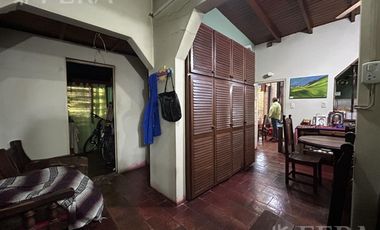 Venta de casa 4 ambientes con cochera en Berazategui