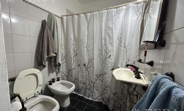 Venta de casa 4 ambientes con cochera en Berazategui