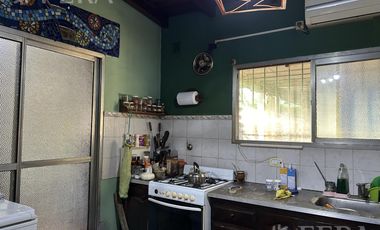 Venta de casa 4 ambientes con cochera en Berazategui