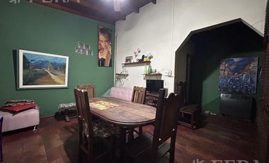 Venta de casa 4 ambientes con cochera en Berazategui