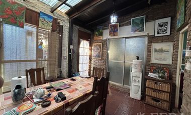 Venta de casa 4 ambientes con cochera en Berazategui