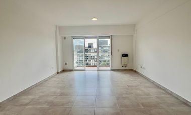 Amplio monoambiente con balcón en Moron Sur