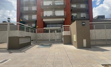 Amplio monoambiente con balcón en Moron Sur
