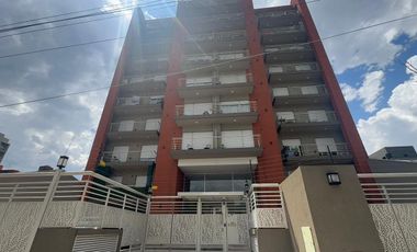 Amplio monoambiente con balcón en Moron Sur