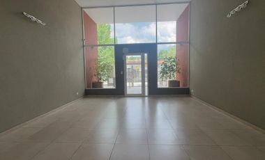 Amplio monoambiente con balcón en Moron Sur