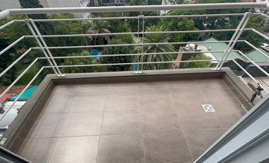 Amplio monoambiente con balcón en Moron Sur