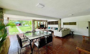 Casa con alberca, squash y gran jardín en Burgos | $9,000,000