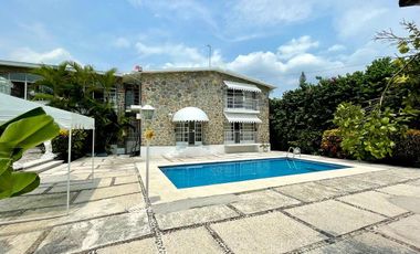 Casa con alberca, squash y gran jardín en Burgos | $9,000,000