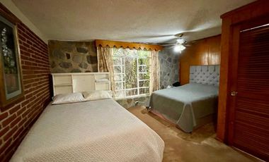 Casa con alberca, squash y gran jardín en Burgos | $9,000,000