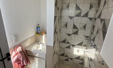 Casa en Venta de 2 dorm. Terreno de 700 m2. Quincho con pileta. Barrio El Amparo, Escalada, Zarate