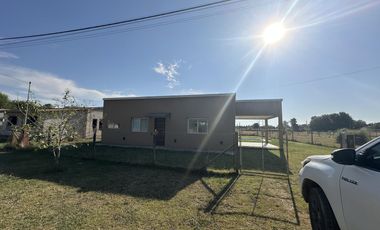Casa en Venta de 2 dorm. Terreno de 700 m2. Quincho con pileta. Barrio El Amparo, Escalada, Zarate