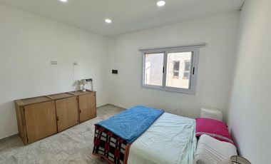 Casa en Venta de 2 dorm. Terreno de 700 m2. Quincho con pileta. Barrio El Amparo, Escalada, Zarate