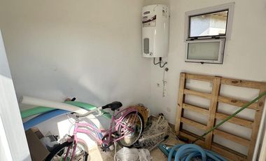 Casa en Venta de 2 dorm. Terreno de 700 m2. Quincho con pileta. Barrio El Amparo, Escalada, Zarate