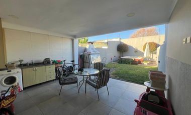 CASA/DUPLEX EN VENTA - MERLO