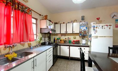 Casa 4 dormitorios en  Barrio Ludueña