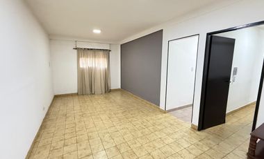 Amplio departamento de 3 dormitorios en PB en VENTA en Muñecas al 1400, Zona Norte, SMT